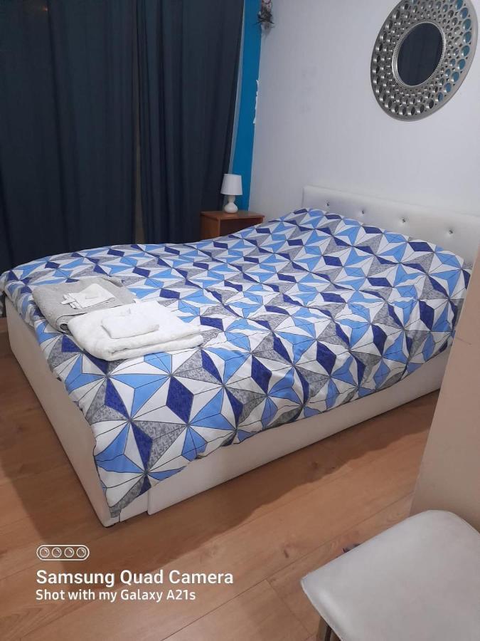 Beautiful 1 Bedroom Ground Floor With Shared Bathroom London Eksteriør billede